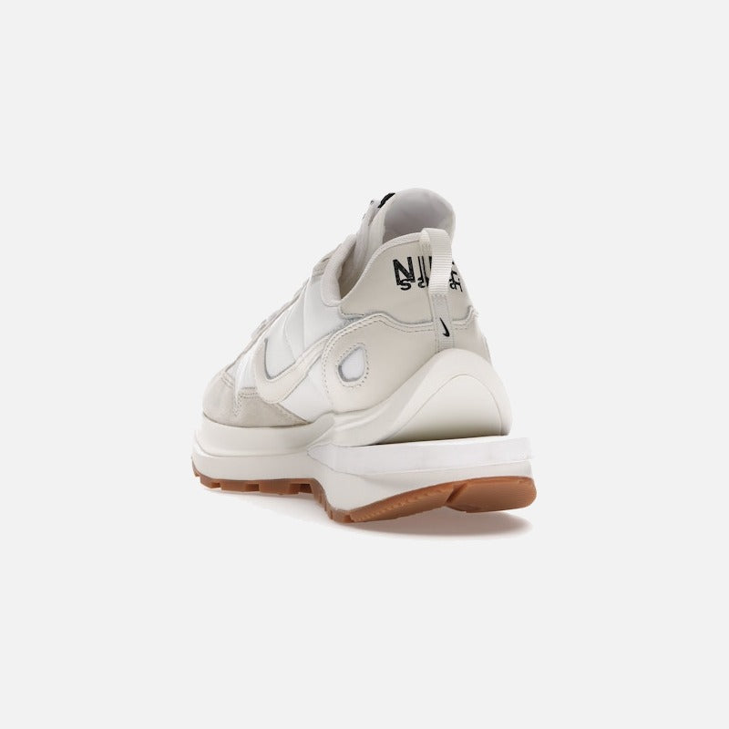 nike vaporwaffle sacai sail gum