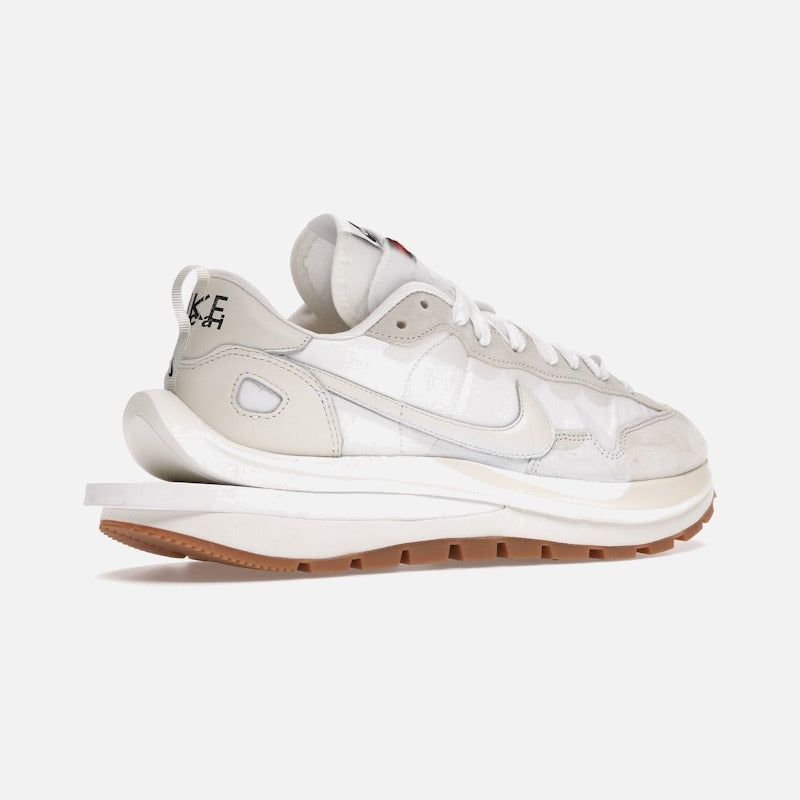 nike vaporwaffle sacai sail gum