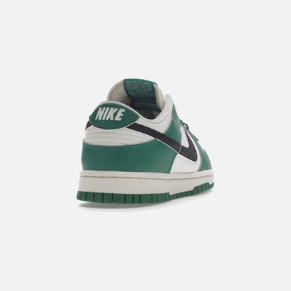 nike dunk low se lottery pack malachite green