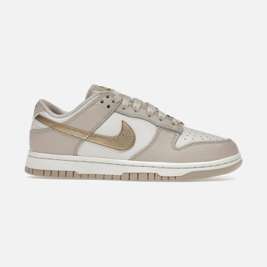 Nike dunk low phantom metallic gold (w)