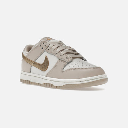 Nike dunk low phantom metallic gold (w)